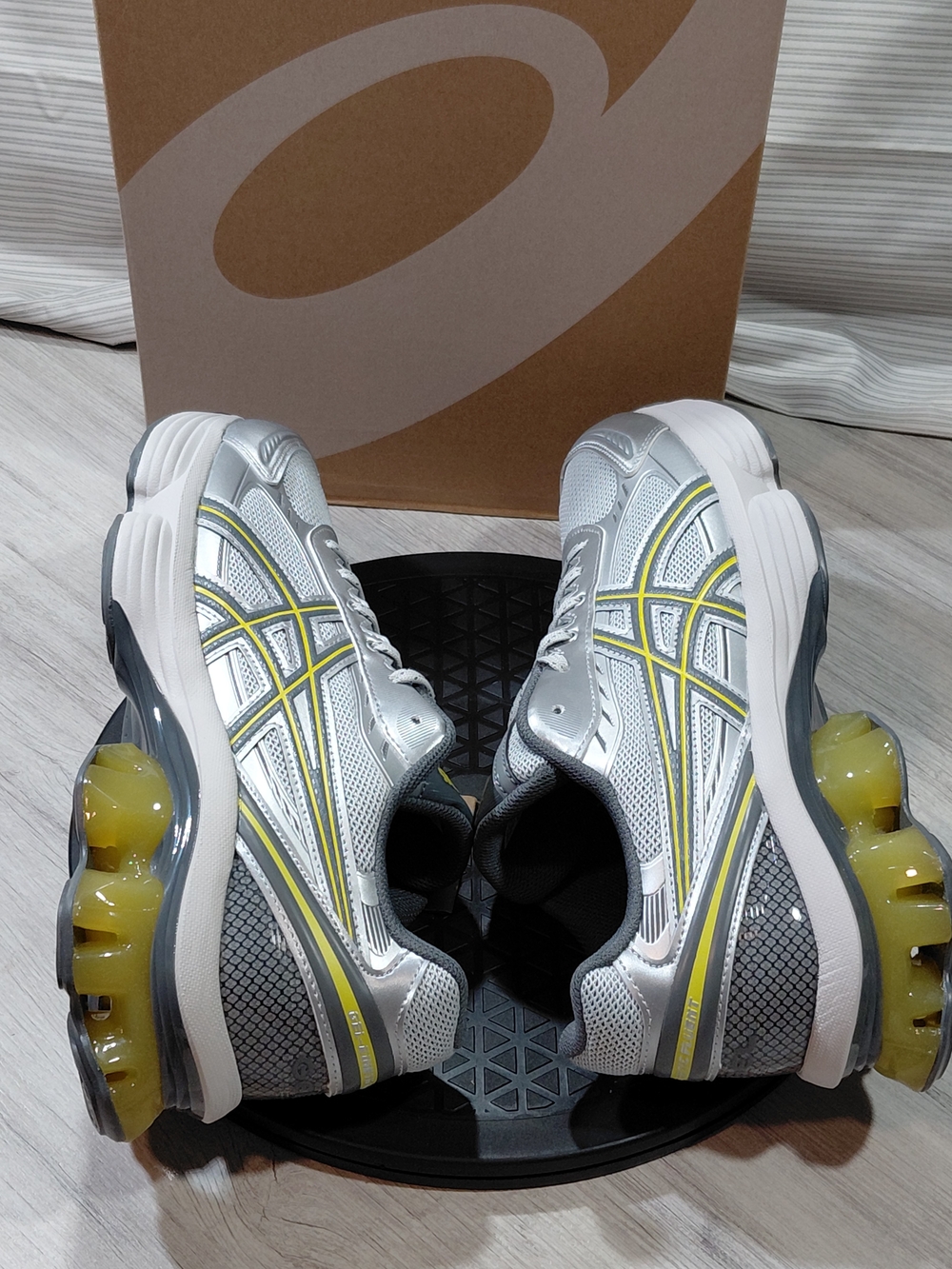 NWT ASICS Men’s GEL KINETIC FLUENT Running Shoes Glacier/ Steel Grey SIZE M10 - Picture 6 of 16